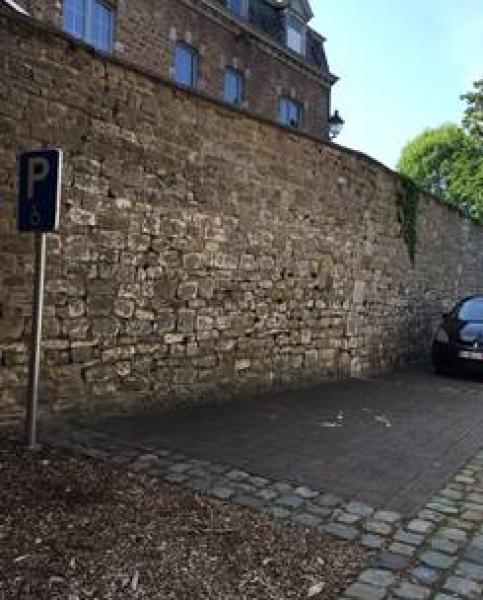 PARKING PMR - CHÂTEAU JADOT — 66dea756d5a42173102006.jpg