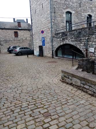 PARKING PMR - CARMES