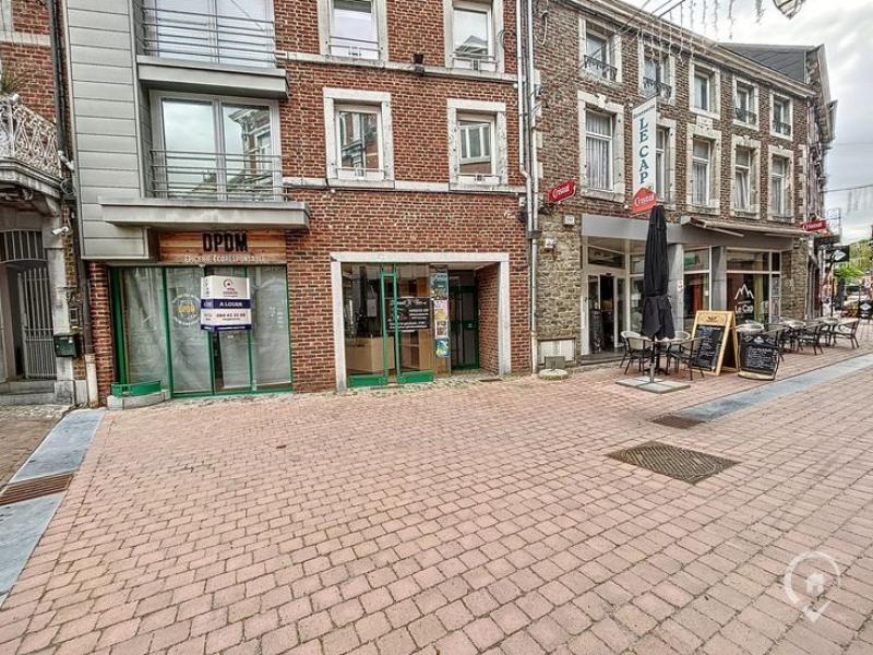 Surface commerciale A LOUER 85m2 cnetre-ville MARCHE-EN-FAMENNE — Place roi albert