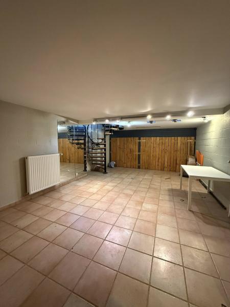 SURFACE COMMERCIALE A LOUER 72m2 MARCHE-EN-FAMENNE CENTRE-VILLE — SURFACE COMMERCIALE A LOUER 72m2 MARCHE-EN-FAMENNE CENTRE-VILLE