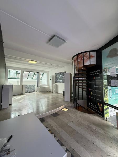 SURFACE COMMERCIALE A LOUER 72m2 MARCHE-EN-FAMENNE CENTRE-VILLE — SURFACE COMMERCIALE A LOUER 72m2 MARCHE-EN-FAMENNE CENTRE-VILLE