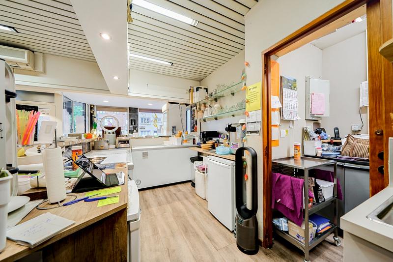 SURFACE COMMERCIALE A VENDRE 120m2 MARCHE-EN-FAMENNE CENTRE-VILLE — SURFACE COMMERCIALE A VENDRE 120m2 MARCHE-EN-FAMENNE centre-ville