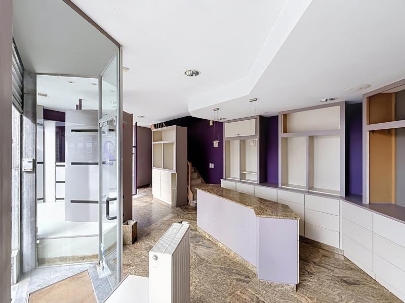 SURFACE COMMERCIALE A VENDRE 144m2 MARCHE-EN-FAMENNE CENTRE-VILLE — SURFACE COMMERCIALE A VENDRE 144m2 MARCHE-EN-FAMENNE CENTRE-VILLE