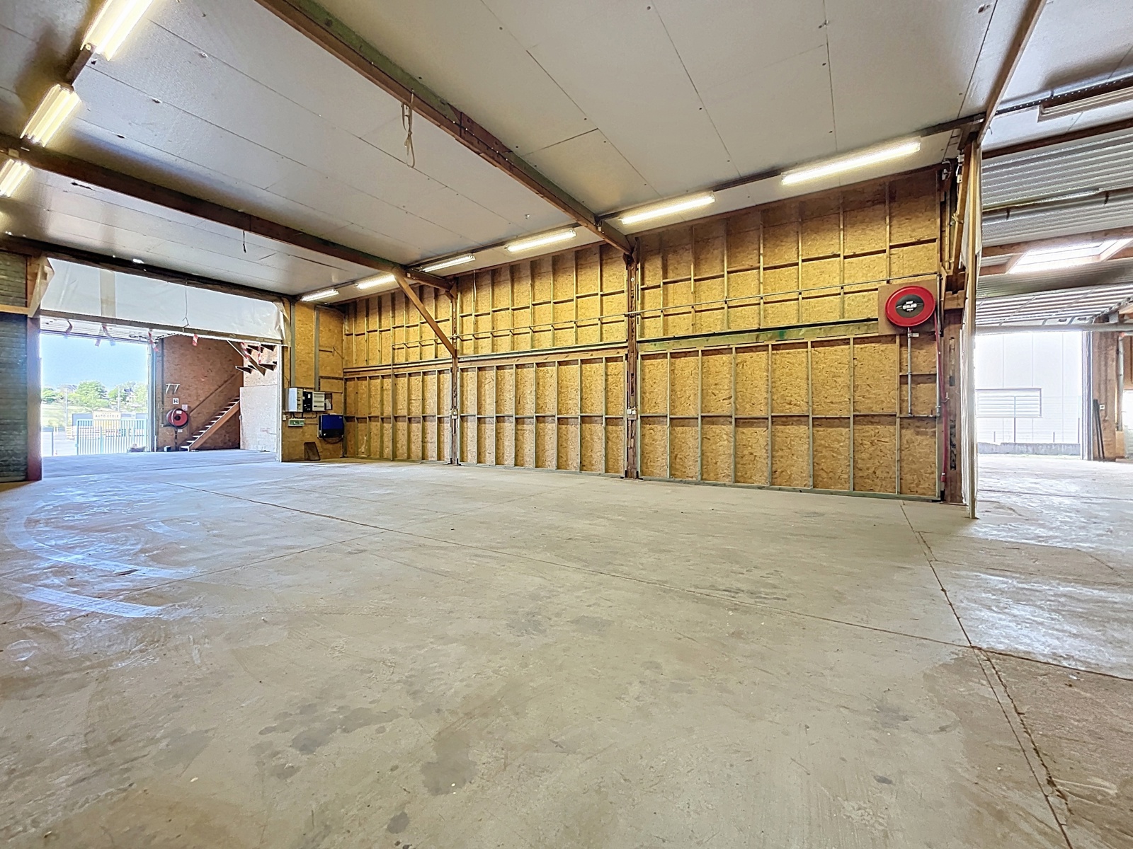 Photo 4 de SURFACE COMMERCIALE A LOUER 1.000 m2 MARCHE-EN-FAMENNE