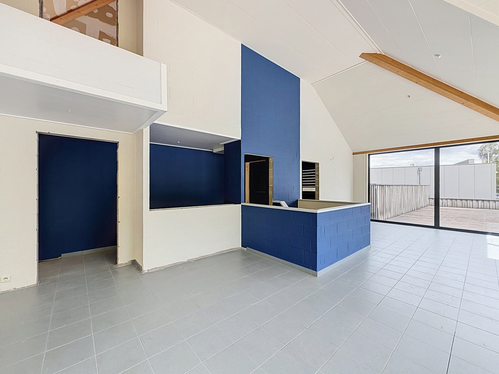 Photo 2 de SURFACE COMMERCIALE A LOUER 1.000 m2 MARCHE-EN-FAMENNE
