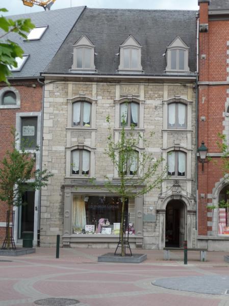 LALOUX STORES — b47398a31730c8c11df119853f5b278d.jpg